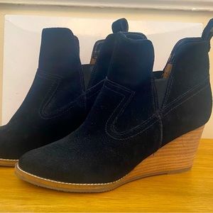 Blondo suede leather waterproof boots, never worn